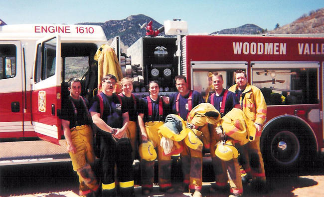 Group picture of WVFPD firefighters in front of firetruck